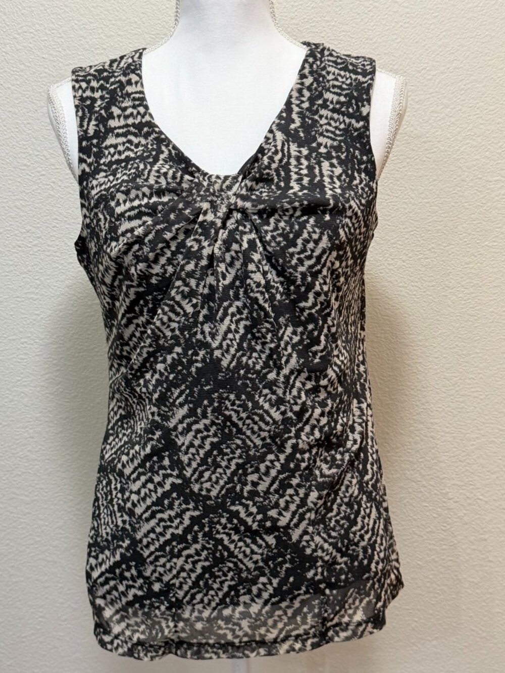 212 Collections green khaki sleeveless top, lined, scrunched front, medium